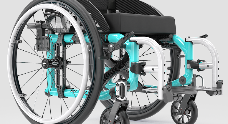 EASY PERSONALIZATION THROUGH COLORS AND ACCESSORIES